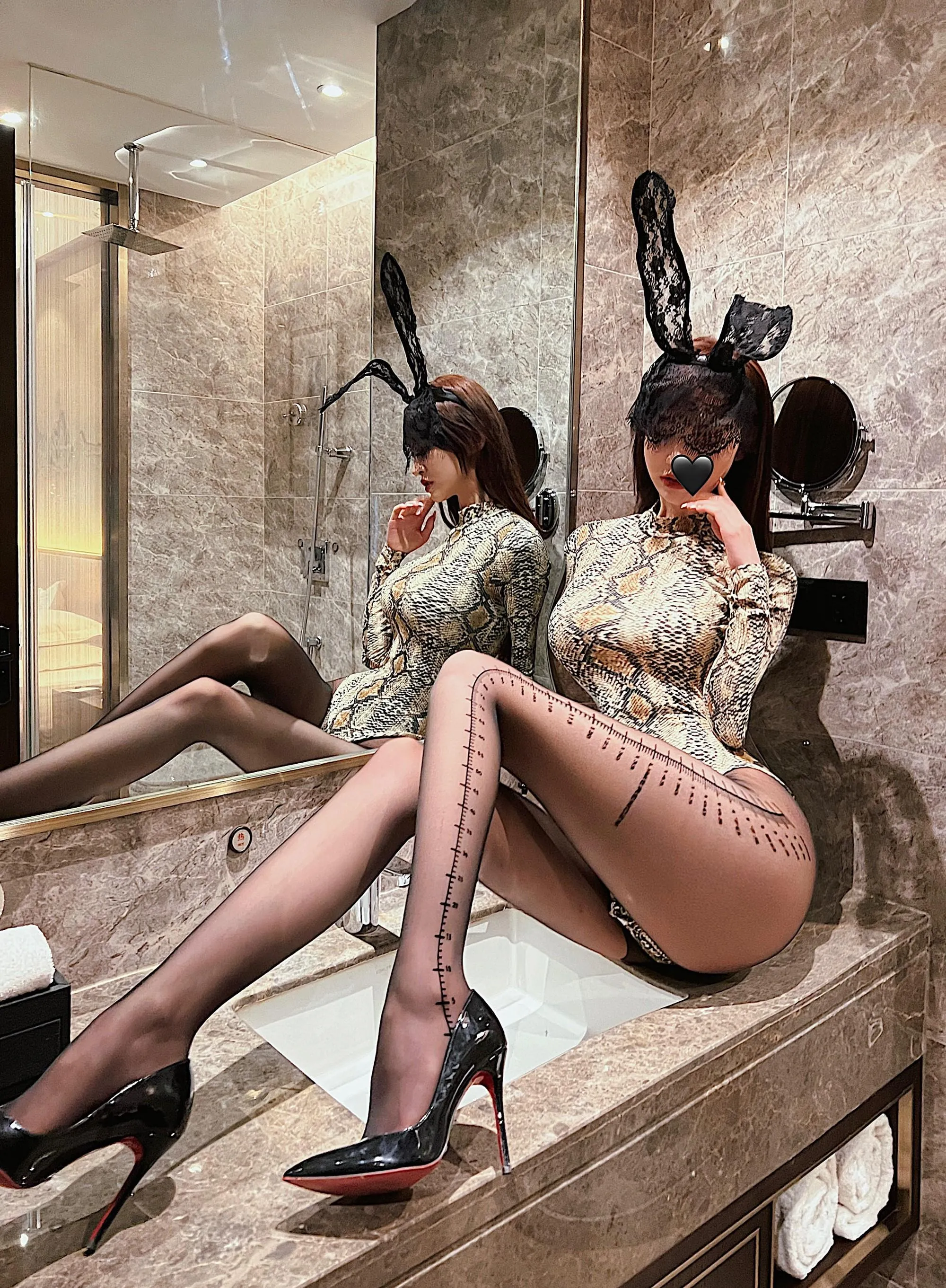 NO.135 脸红Dearie – 微密圈系列 迷人蛇精 [11P]插图5